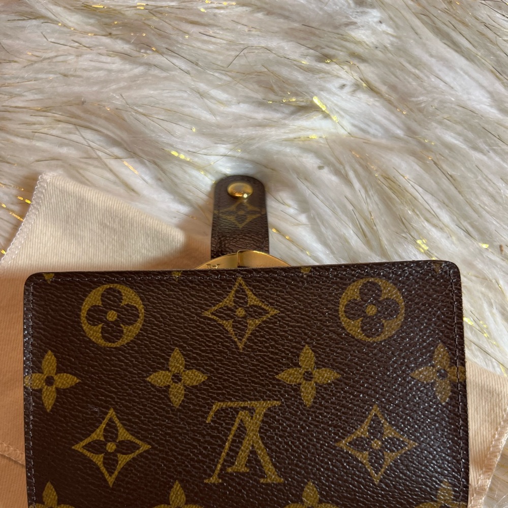 Louis vuitton Short Monogram wallet with duster - Picture 7 of 16